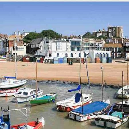Rivendell Modern 2 Bedroom Apartment In St Peters Village Sleeps 6 Broadstairs Kültér fotó
