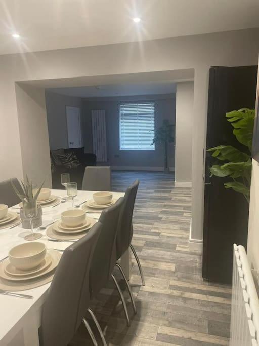 Rivendell Modern 2 Bedroom Apartment In St Peters Village Sleeps 6 Broadstairs Kültér fotó