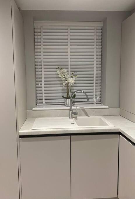 Rivendell Modern 2 Bedroom Apartment In St Peters Village Sleeps 6 Broadstairs Kültér fotó