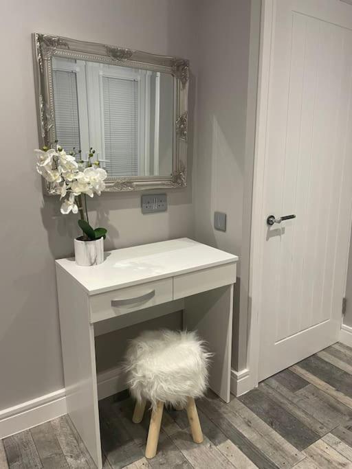 Rivendell Modern 2 Bedroom Apartment In St Peters Village Sleeps 6 Broadstairs Kültér fotó